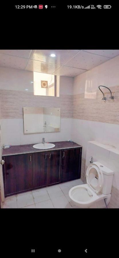 Oyo White House Hotel Noida Exterior foto