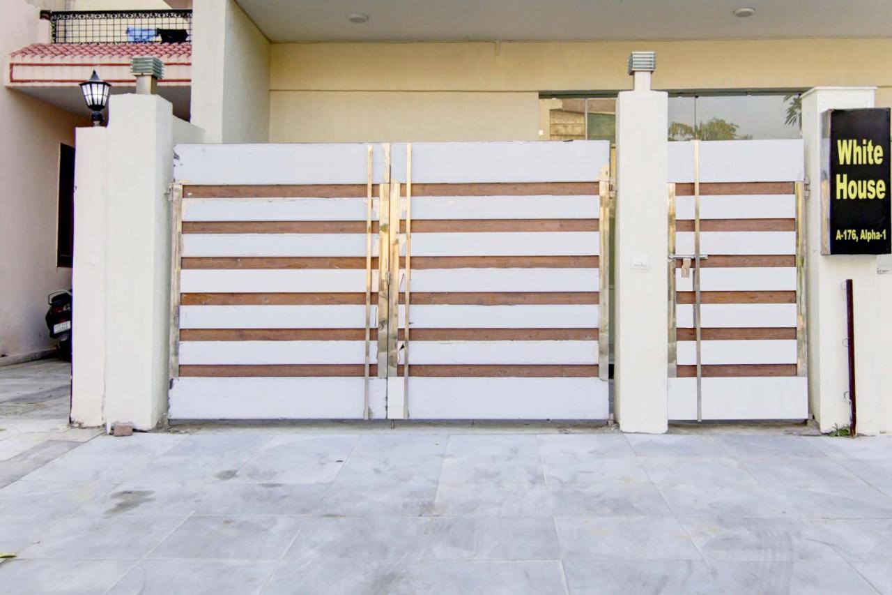 Oyo White House Hotel Noida Exterior foto