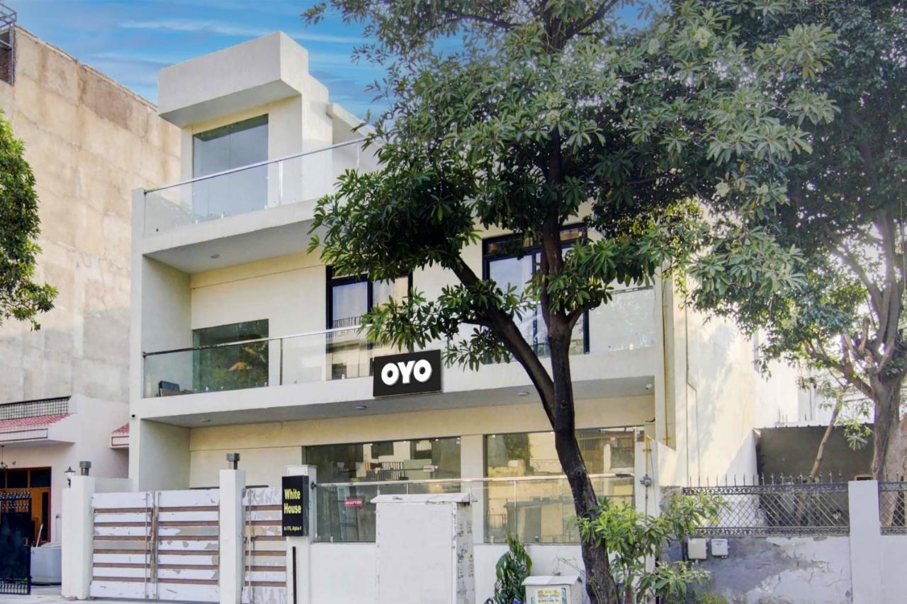 Oyo White House Hotel Noida Exterior foto