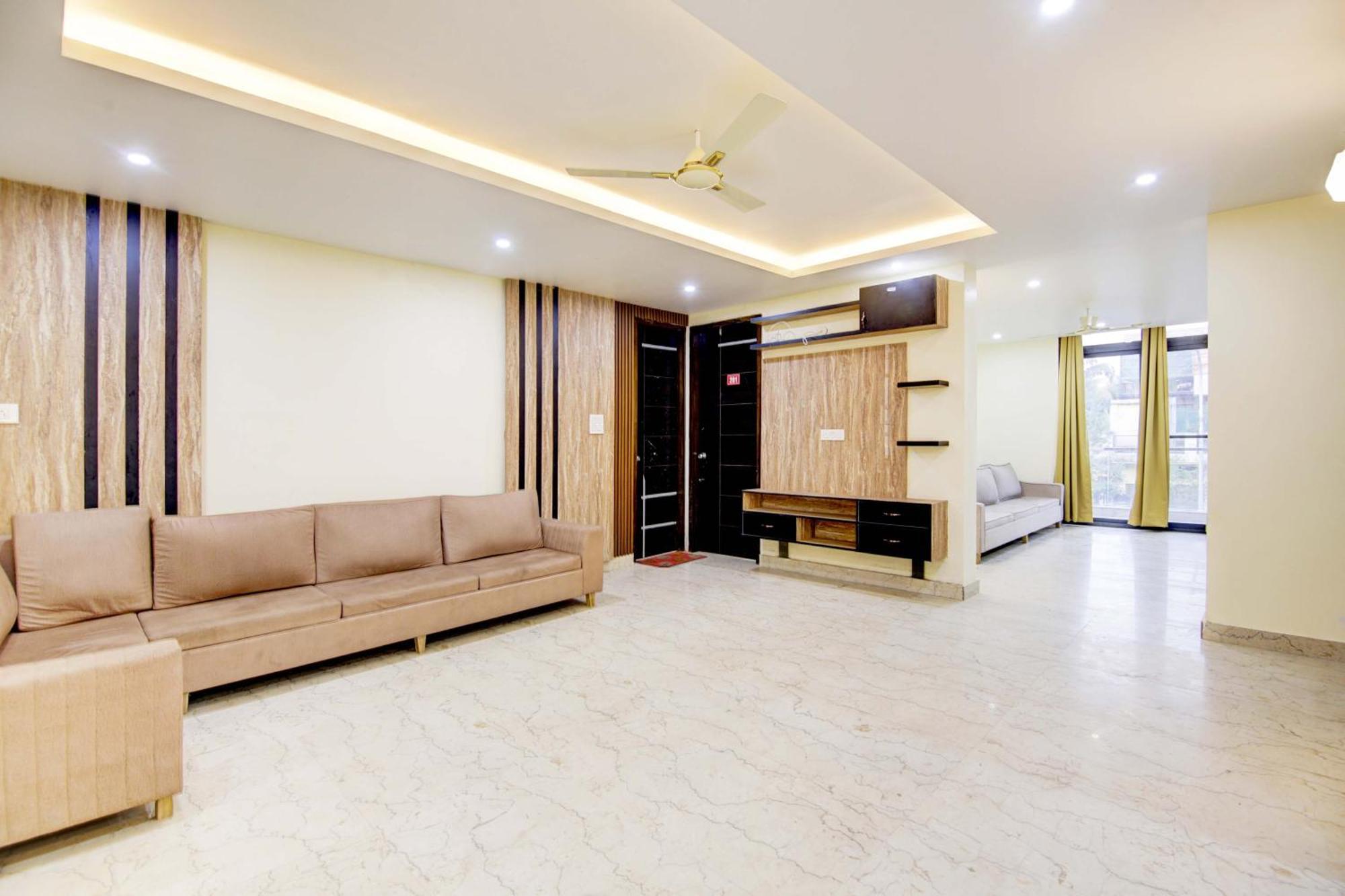 Oyo White House Hotel Noida Exterior foto